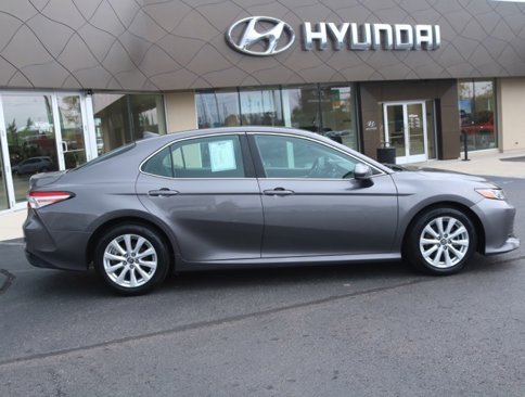 Used 2019 Toyota Camry LE image 2