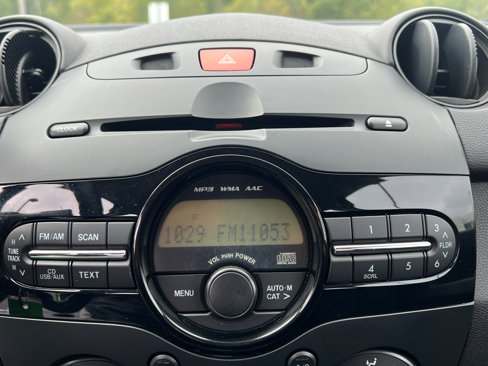 Used 2013 MAZDA MAZDA2 Touring image 21