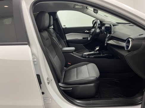 Used 2025 Chevrolet Trax LT w/ LT Convenience Package image 23