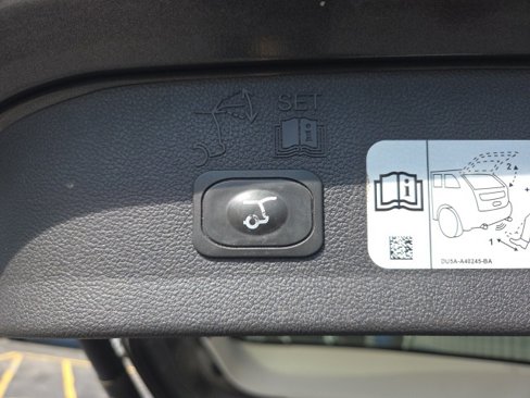 Used 2018 Ford Escape Titanium w/ Ford Safe & Smart Package image 25