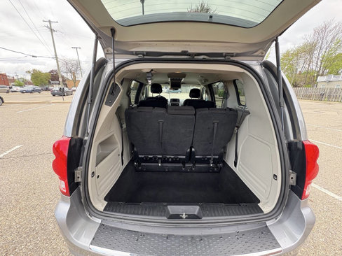 Used 2012 Dodge Grand Caravan SXT image 31