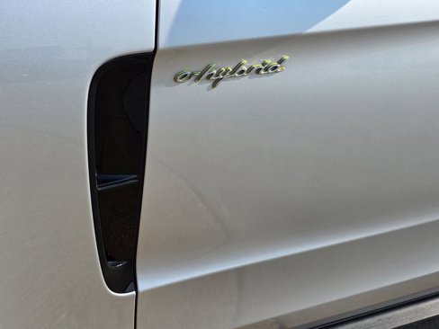 Certified 2018 Porsche Panamera 4 w/ Premium Package Plus image 17