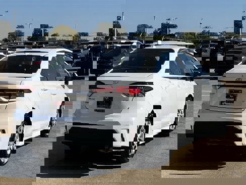 Used 2024 Toyota Corolla LE image 4