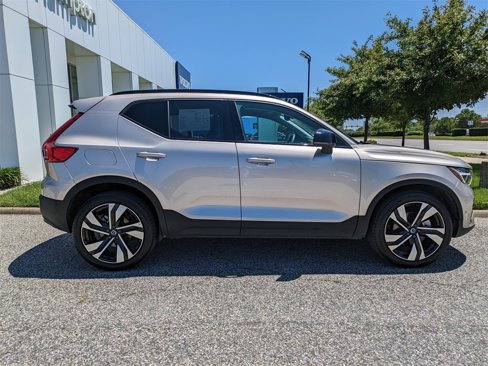 Certified 2023 Volvo XC40 B5 Plus image 3