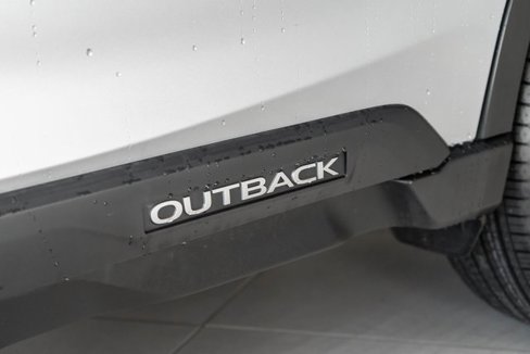 Used 2021 Subaru Outback Limited image 3