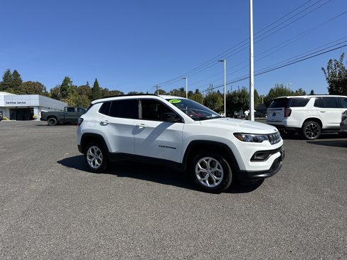 Used 2024 Jeep Compass Latitude image 7