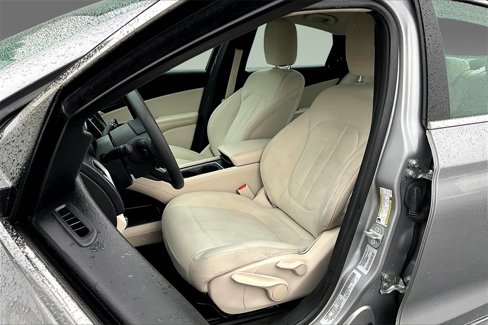 Used 2015 Chrysler 200 Limited image 14
