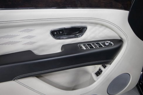 Used 2023 Bentley Bentayga Extended Wheelbase image 33