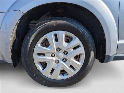Used 2016 Dodge Journey SE w/ Flexible Seating Group image 9