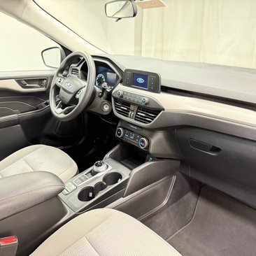 Used 2022 Ford Escape S image 17