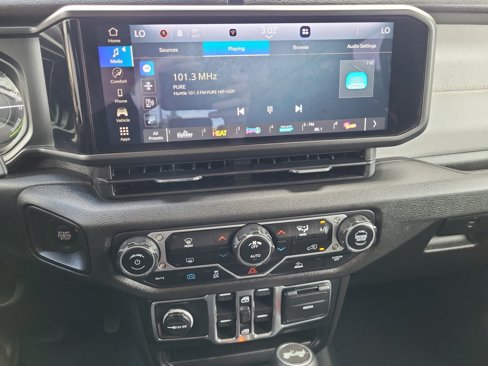 Used 2024 Jeep Wrangler Unlimited image 12