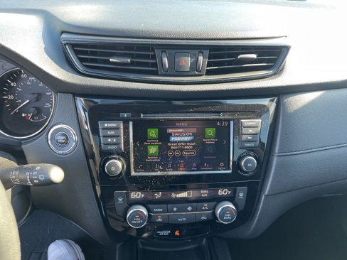 Used 2018 Nissan Rogue SV w/ Premium Package image 14