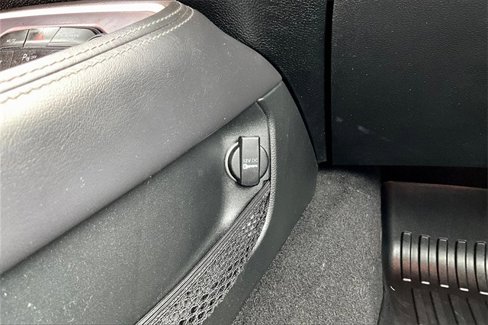 Used 2019 Dodge Challenger SXT w/ Driver Convenience Group image 16
