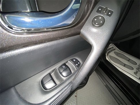 Used 2018 Nissan Rogue SV image 13