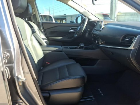 Used 2021 Nissan Rogue SV w/ Premium Package image 17