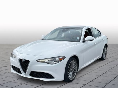 Used 2019 Alfa Romeo Giulia Ti w/ Quick Order Package 22X Lusso image 3