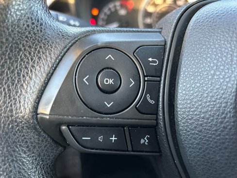 Used 2021 Toyota Corolla LE image 19