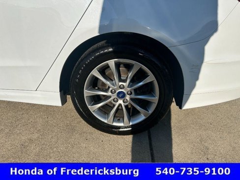 Used 2017 Ford Fusion SE image 12