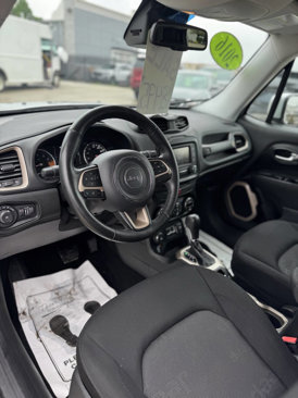 Used 2016 Jeep Renegade Latitude w/ Popular Equipment Group image 11