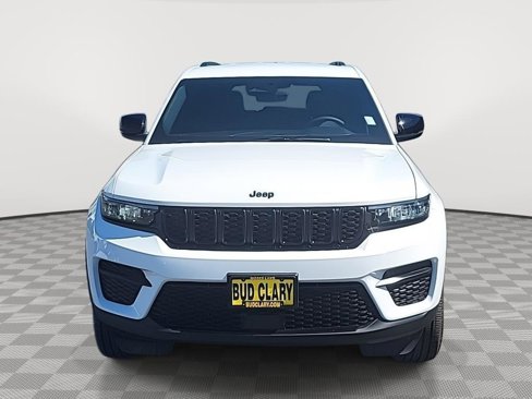 New 2025 Jeep Grand Cherokee Altitude image 23