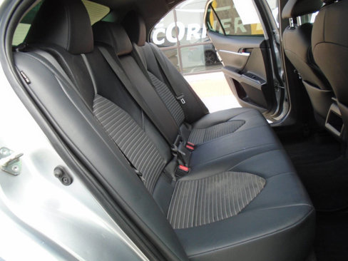 Used 2020 Toyota Camry SE image 11