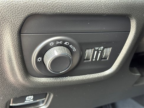 Certified 2023 Jeep Grand Cherokee Altitude image 25