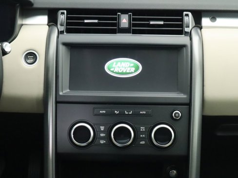 Used 2020 Land Rover Discovery Landmark image 14