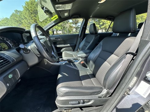 Used 2017 Honda Accord Sport image 11