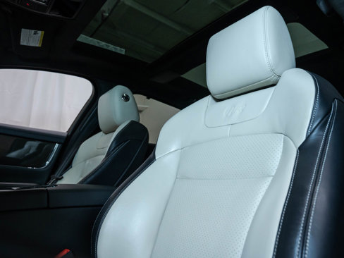 Used 2016 Jaguar XJ R image 17