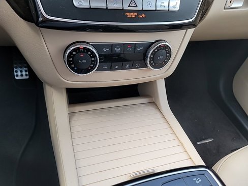Used 2019 Mercedes-Benz GLE 400 4MATIC image 17