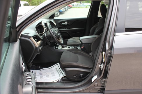 Used 2016 Jeep Cherokee Latitude w/ Comfort/Convenience Group image 16