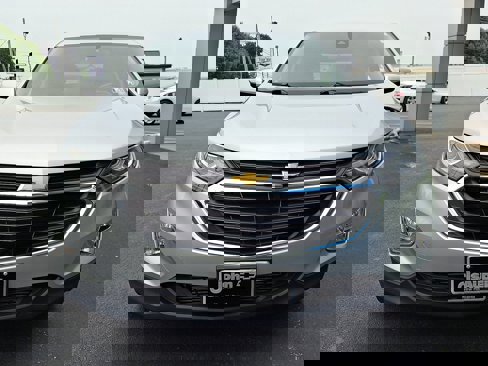 Used 2021 Chevrolet Equinox LT w/ Driver Convenience Package image 2
