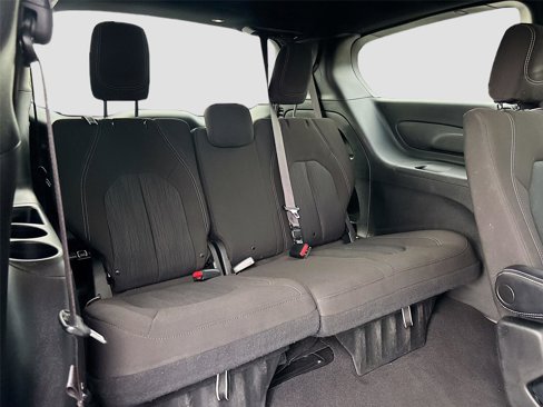 Used 2021 Chrysler Pacifica Touring w/ S Appearance Package image 29