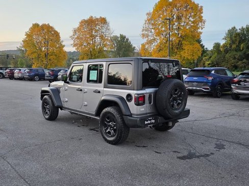 Used 2018 Jeep Wrangler Unlimited Sport image 6