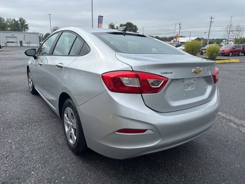 Used 2017 Chevrolet Cruze LS image 4