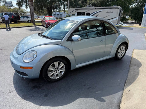 Used 2010 Volkswagen Beetle Coupe image 4