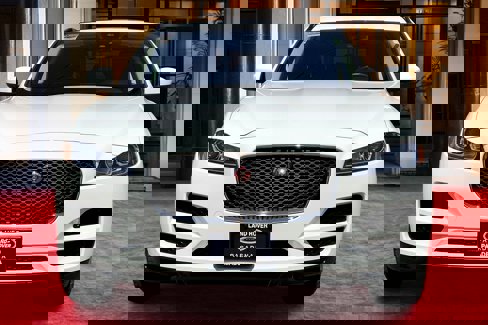 Used 2018 Jaguar F-PACE Premium image 3