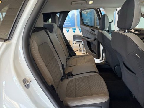 Used 2022 Ford Escape SE image 24