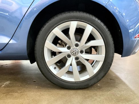 Used 2019 Volkswagen Golf SE w/ Driver Assistance Package image 22