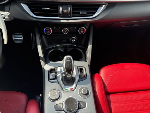 Used 2023 Alfa Romeo Stelvio Veloce image 15
