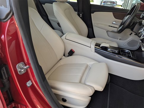 Used 2023 Mercedes-Benz CLA 250 image 39