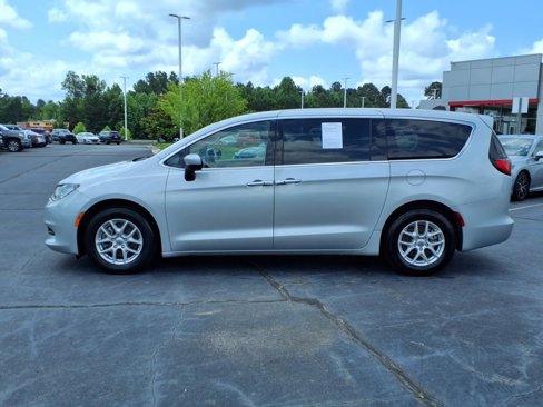 Used 2023 Chrysler Voyager LX image 2