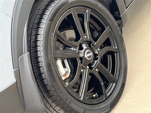 Used 2023 Nissan Kicks SR w/ SR Premium Package image 8