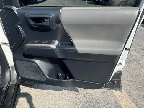 Used 2018 Toyota Tacoma SR5 image 37