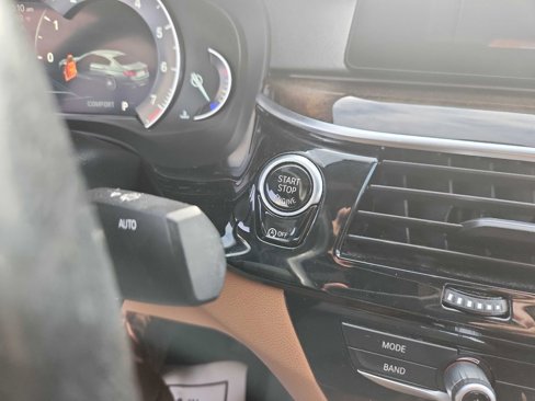 Used 2018 BMW 530i xDrive w/ Premium Package image 17