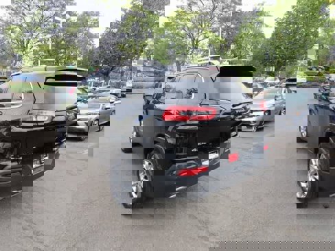 Used 2018 Jeep Cherokee Limited image 4