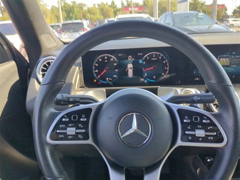 Used 2021 Mercedes-Benz GLB 250 w/ Premium Package image 30