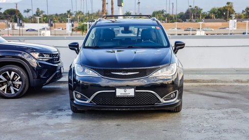 Used 2018 Chrysler Pacifica Touring-L image 3