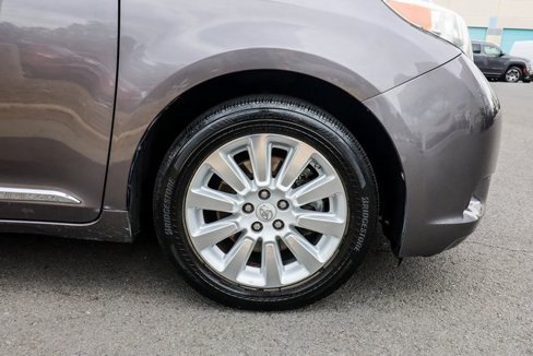 Used 2015 Toyota Sienna LE image 26