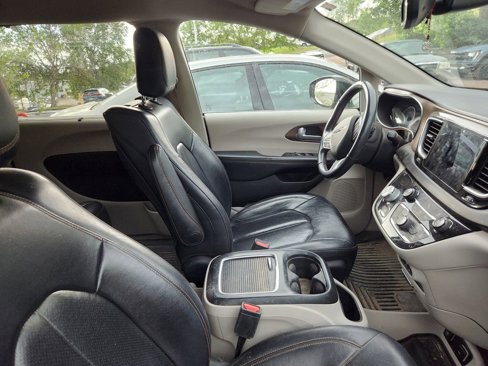 Used 2018 Chrysler Pacifica Touring-L Plus image 23